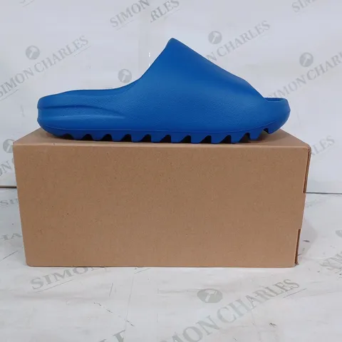 BOXED PAIR OF ADIDAS YEEZY SILDERS IN BLUE UK SIZE 10