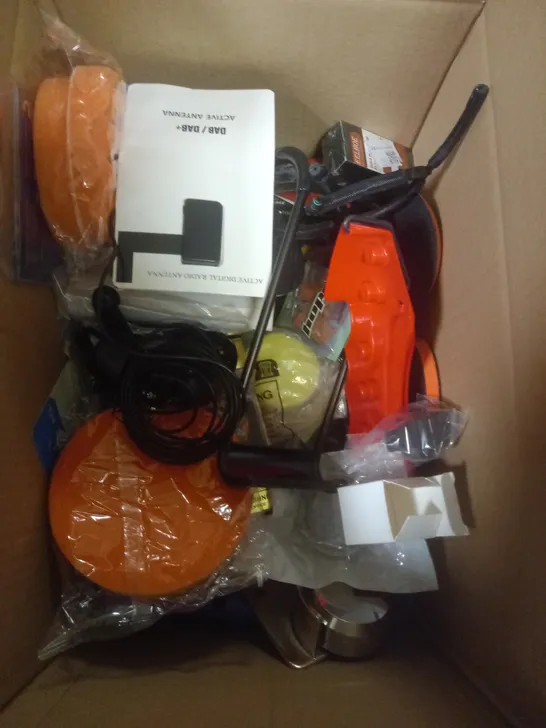 BOX OF ASSORTED CAR ITEMS TO INCLUDE FUSES , USB CHARGERS - WHEEL BADGES -cleaning sponge    / COLLECTION ONLY 