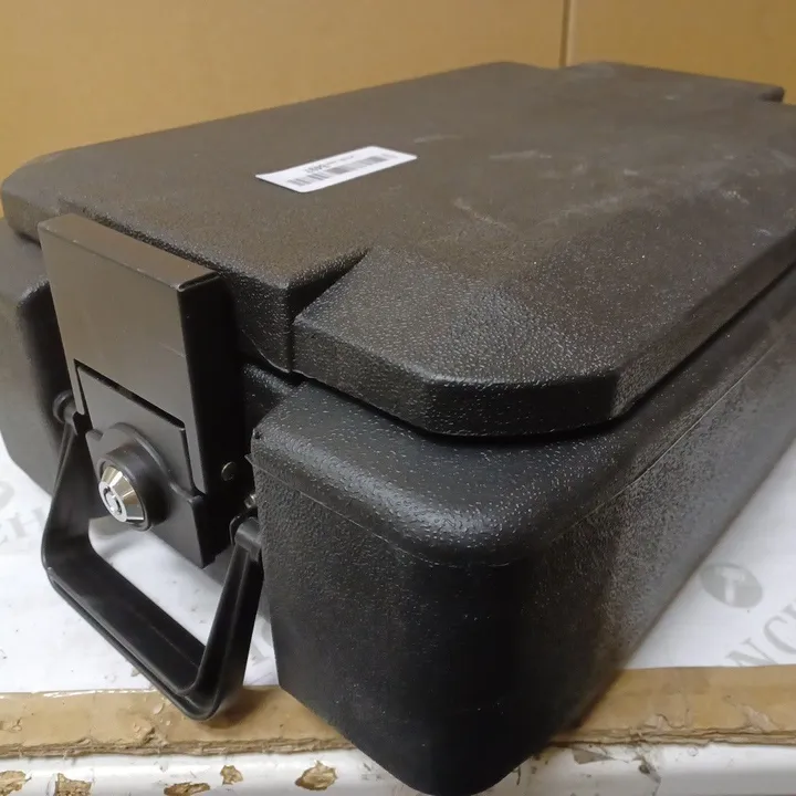 FP22K FIREPROOF A4 DOCUMENT DEED BOX 4419366Simon Charles Auctioneers