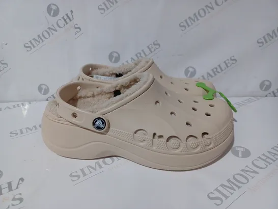 CROCS BAYA PLATFORM LINED CROCKS - UK 6 