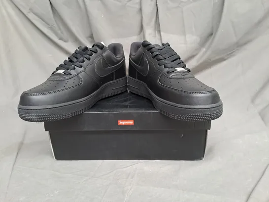 BOXED PAIR OF NIKE SUPREME AIR FORCE 1 LOW IN BLACK SIZE 11