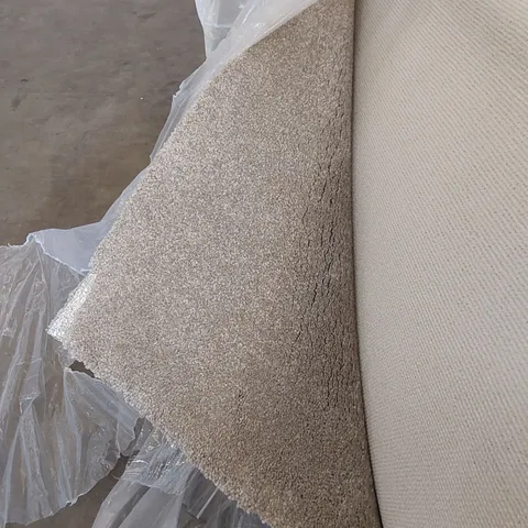 ROLL OF QUALITY ULTIMATE EXPRESSIONS TAUPE CARPET // SIZE: APPROX 4 X 18m