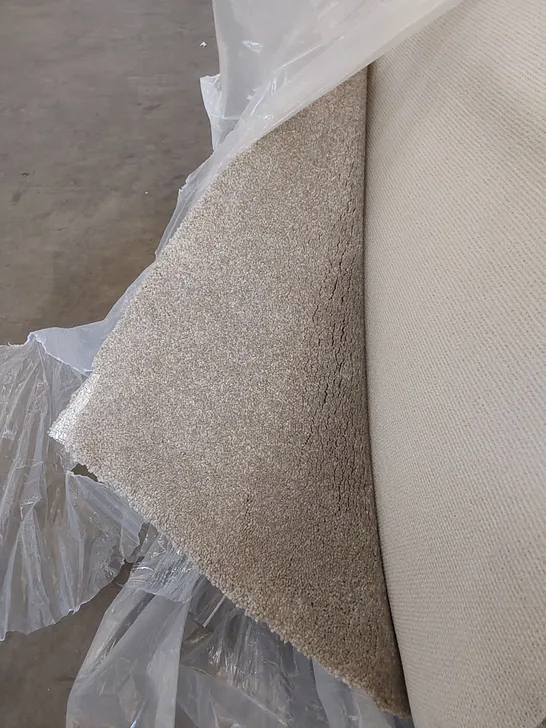 ROLL OF QUALITY ULTIMATE EXPRESSIONS TAUPE CARPET // SIZE: APPROX 4 X 18m