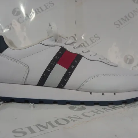 BOXED PAIR OF TOMMY JEANS SHOES IN WHITE UK SIZE 10