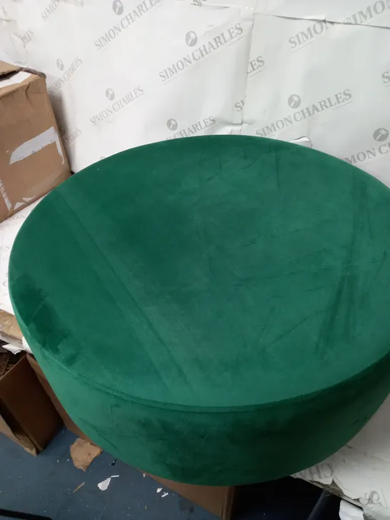 EMERALD ROUND SEAT WITH 4 BLACK AND LEGS