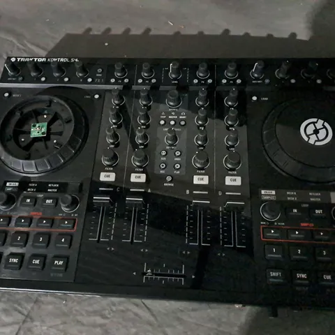 BOXED TRAKTOR KONTROL S4