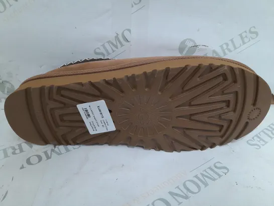 PAIR OF UGG KUWANS CLASSIC SLIP ONS IN BROWN - SIZE 40