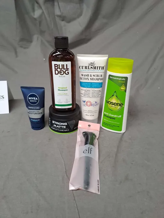 APPROXIMATELY 20 ASSORTED COSMETIC PRODUCTS TO INCLUDE BULLDOG ORIGINAL SHAMPOO, ELF MAKE UP BRUSH AND NIVEA MEN MOISTURISER