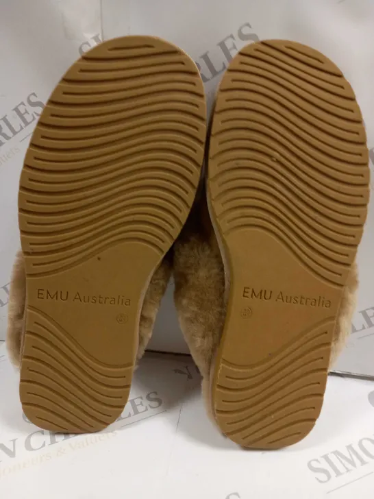 EMU NEST SLIPPERS IN CAMEL - 6