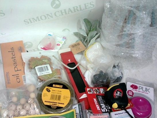 BOX OF A LARGE QUANTITY OF ASSORTED HOUSEHOLD ITEMS TO INCLUDE: STRAINER SET, OIL PASTELS, DEWALT WIRE 2MM X 15.2M