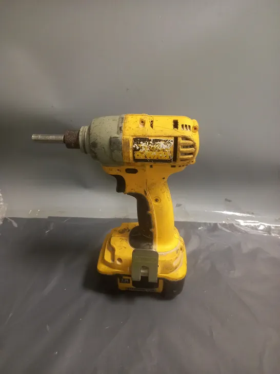 DEWALT 18V LITHIUM ION DRILL DE9180