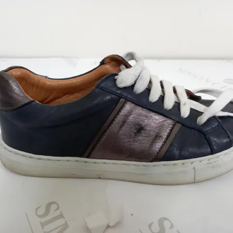 PAIR OF SHOON LACE UP TRAINERS IN NAVY SIZE 3