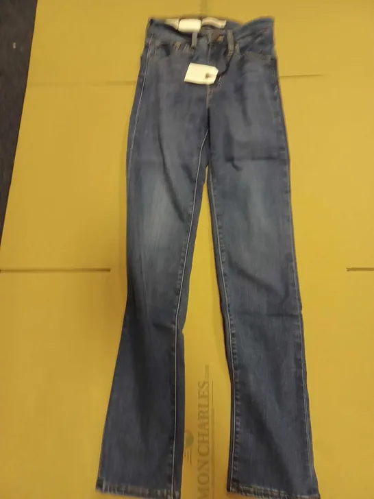 LEVI'S PREMIUM 724 HIGH RISE SKINNY STRAIGHT JEANS // SIZE: 25W, L30