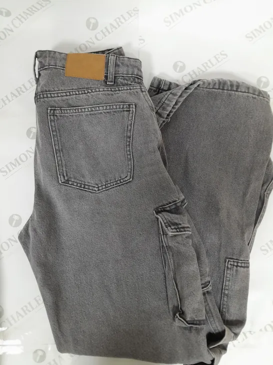 APPROXIMATELY 18 ASSORTED COTTON ON CLOTHING ITEMS TO INCLUDE OVERSIZED CREW SWEATER SIZE L, WIDE LEG JEANS SIZE 40, LEGGINGS SIZE M, WOVEN CARGO PANTS SIZE L