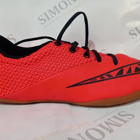 PAIR OF NIKE JR MERCURIAL PRO IC SHOES IN BRIGHT CRIMSON UK SIZE 5.5