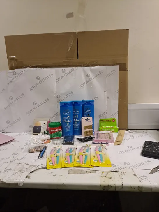 BOX OF APPROXIMATLY 20 ITEMS TO INCLUDE LOREAL, GRUUM, MANSCAPED ETC 