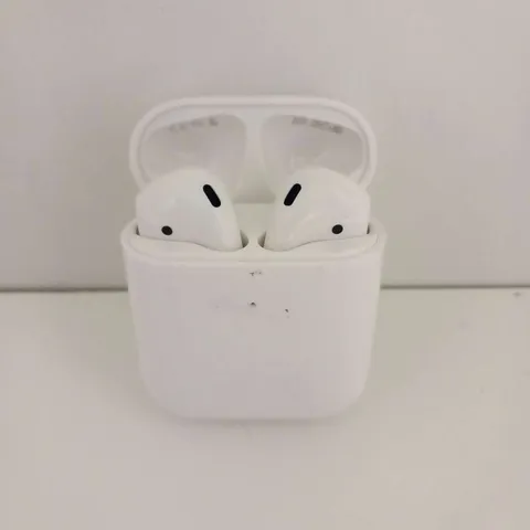 APPLE A1938 AIRPODS