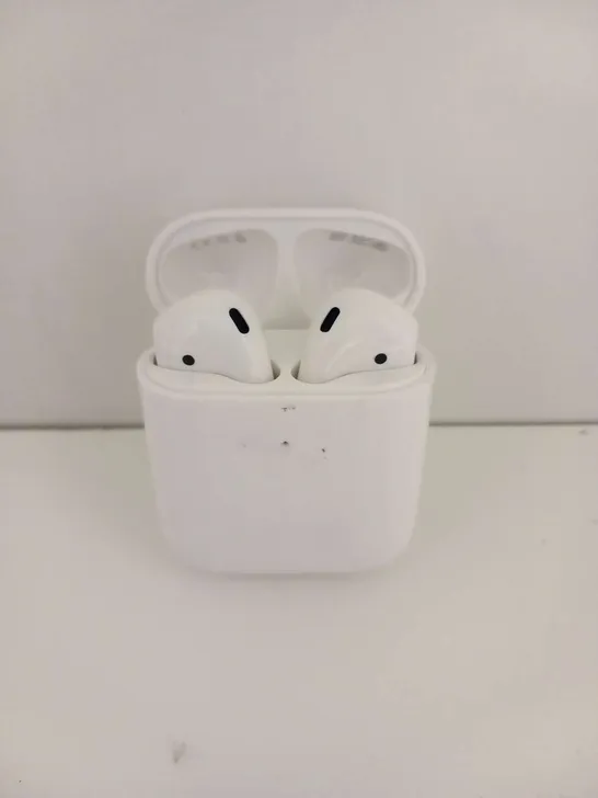 APPLE A1938 AIRPODS