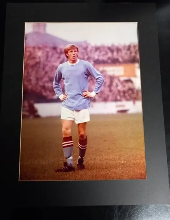 MOUNTED AND SIGNED COLIN BELL PHOTOGRAPH 