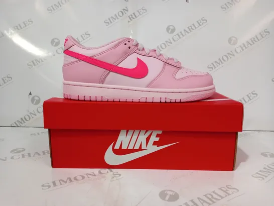 BOXED PAIR OF NIKE DUNK LOW TRAINERS IN PINK UK SIZE 5.5