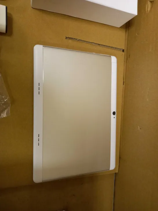 TOUCH SCREEN WHITE TABLET - ANDROID - BOXED WITH ACCESSORIES 