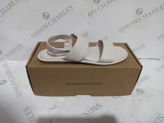 BOXED DUNE LEATHER CUSHION FLAT SANDALS SIZE 6