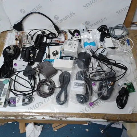 BOX OF APPROX 40 ASSORTED TECH ITEMS TO INCLUDE PC MOUSE, AMAZON FIRE STICK, PHONE CABLES ETC