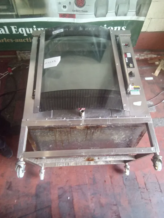 COMMERCIAL ROTISSERIE OVEN 