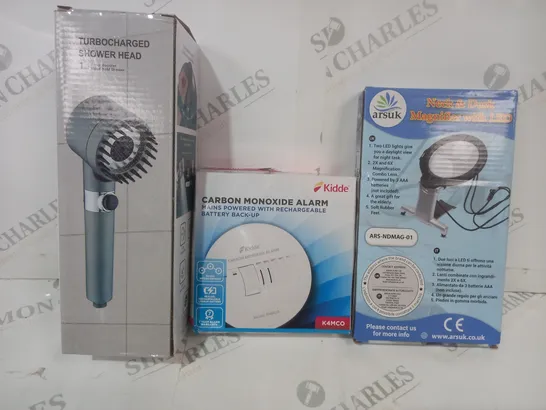 BOX OF APPROXIMATELY 20 ASSORTED HOUSEHOLD ITEMS TO INCLUDE SHOWER HEAD, CARBON MONOXIDE ALARM, MAGNIFIER WITH LED, ETC