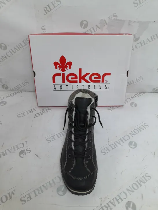 BOXED PAIR OF RIEKER LACE UP BOOTS IN BLACK SIZE 6.5