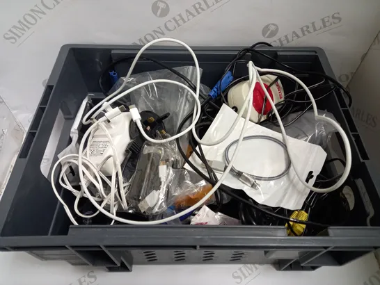 LOT OF ASSORTED POWER CABLES AND OTHER CABLE TYPES TO INCLUDE HDMI CABLES, USB-C CABLES, LIGHTNING CONNECTOR CABLES, ETC