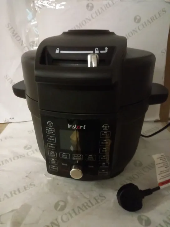 INSTANT POT DUO CRISP WITH ULTIMATE LID MULTI-COOKER AND AIR FRYER 