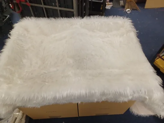 SHEEPSKIN EFFECT RUG - SIZE UNSPECIFIED