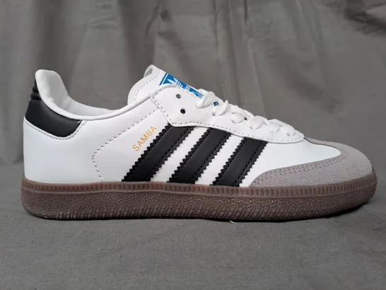 BOXED PAIR OF ADIDAS SAMBA SHOES IN WHITE/BLACK UK SIZE 4.5