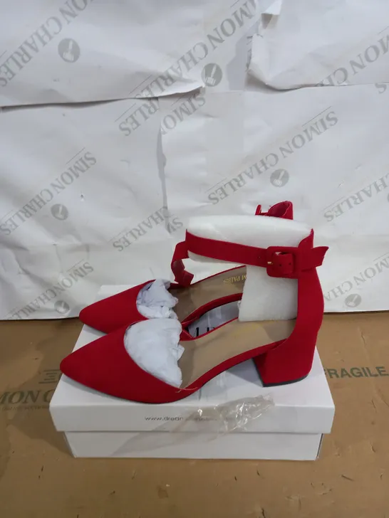 DREAM PARIS ANNEE RED SUEDE BLOCK HEEL SHOES  SIZE 9