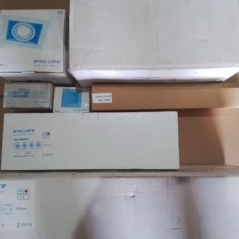 PALLET OF APPROXIMATELY 50 ASSORTED EMCOLITE LIGHTING ITEMS TO INCLUDE - MR16 DOWNLIGHT , AR111 RIMLESS DOWNLIGHT , MR16 TRIMLESS DOWNLIGHT  - COLLECTION ONLY