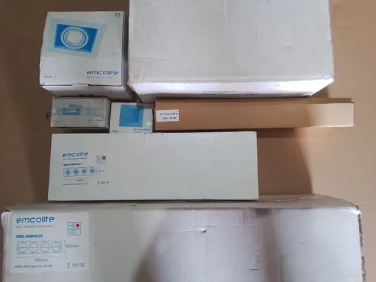 PALLET OF APPROXIMATELY 50 ASSORTED EMCOLITE LIGHTING ITEMS TO INCLUDE - MR16 DOWNLIGHT , AR111 RIMLESS DOWNLIGHT , MR16 TRIMLESS DOWNLIGHT  - COLLECTION ONLY