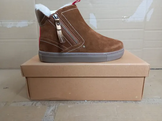 BOXED WHITE STUFF BOOTIES IN TAN SIZE 3