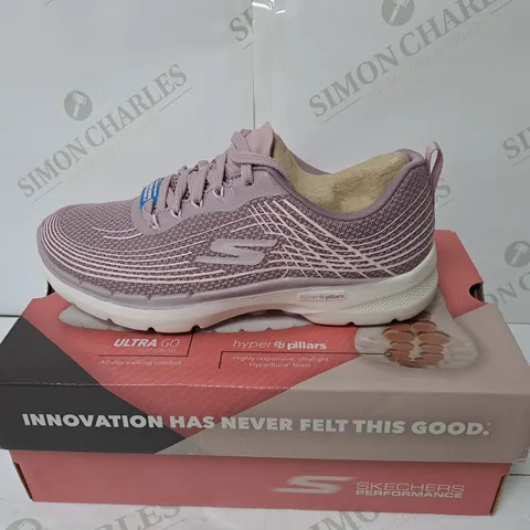 BOXED PAIR OF SKETCHERS GO WALK 6 WOMEN'S SHOES // SIZE: 6.5 UK