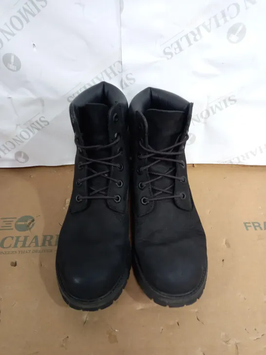 TIMBERLAND LACE UP STYLED BOTS SIZE UNSPECIFIED