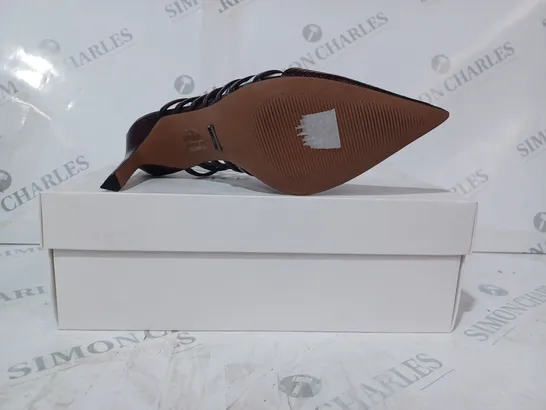 BOXED PAIR OF REISS DAPHNE SLINGBACK HEELS IN POMEGRANATE SIZE 6