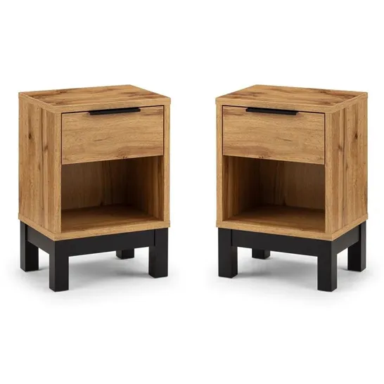 BOXED YONKERS MANUFACTERED WOOD BEDSIDE TABLE IN OAK (1 BOX)