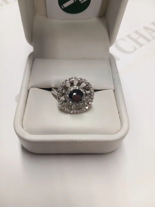 DESIGNER 18CT WHITE GOLD DOUBLE DIAMOND HALO RING SET WITH A BLACK DIAMOND TO THE CENTRE, TOTAL WEIGHT +1.68CT