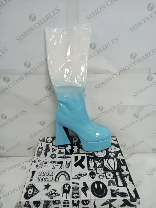 BOXED PAIR OF KOI FOOTWEAR BUBBLEGUM BURST HEELED LONG BOOTS IN BLUE OMBRE PATENT - SIZE 4