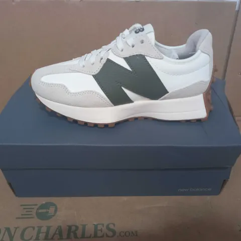 BOXED PAIR OF NEW BALANCE TRAINERS IN WHITE/DARK GREEN UK SIZE 4