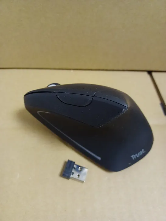 TRUST VERTO WIRELESS ERGONOMIC MOUSE