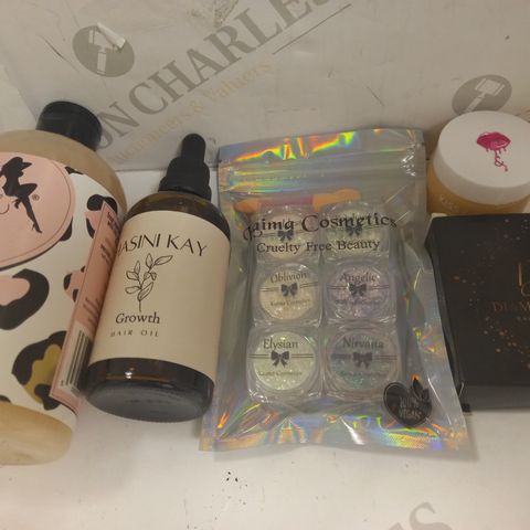LOT OF APPROXIMATELY 20 ASSORTED COSMETIC ITEMS TO INCLUDE MINNIES LITTLE LUXURY BUBBLE BATH, HASINI KAY GROWTH HAIR OIL, KISS & TELL LIP BALM, ETC