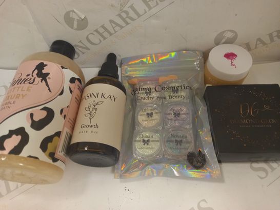 LOT OF APPROXIMATELY 20 ASSORTED COSMETIC ITEMS TO INCLUDE MINNIES LITTLE LUXURY BUBBLE BATH, HASINI KAY GROWTH HAIR OIL, KISS & TELL LIP BALM, ETC