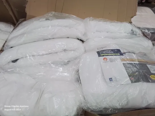 PALLET OF VARIOUS PILLOWS,BODY PILLOWS MOSTLY 