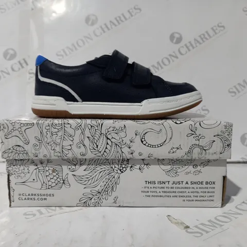 BOXED PAIR OF CLARKS FAWN SOLO KIDS SHOES IN NAVY UK SIZE 11